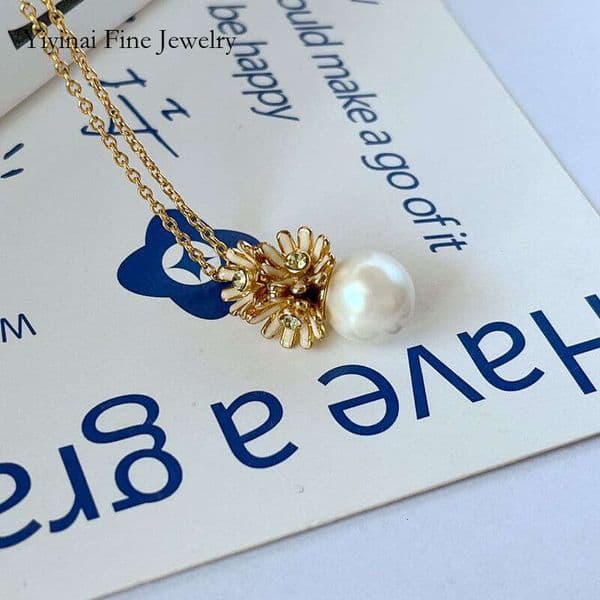 Fashionable and Luxurious Commuting Niche Design Enamel Inlaid Floral Cluster Pearl Pendant Metal Necklace
