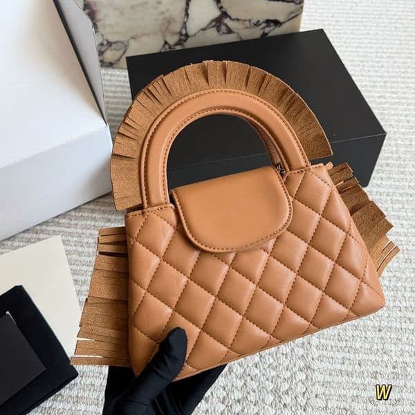 Suede Tassel Decoration Ladies Designer Mini Shopping Bag with Half Round Handle Quilted Leather Gold Hardware Matelasse Chain Crossbody Shoulder Handbag 20x12cm