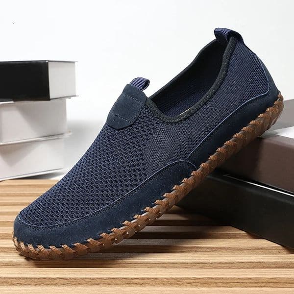 Breathable Men Casual Shoes Lightweight Outdoor Male Walking Shoes Anti-slip Mens Sneakers Slip on Flats Vulcanized Shoes 260402