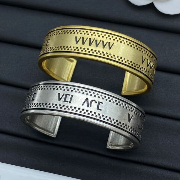 Open bracelet Retro luxurious gold and silver design jewelry - Letter bracelet suitable for both men and women as a piece of jewelry.