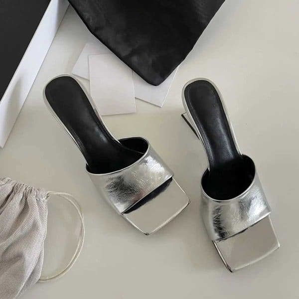 2026Womens Slippers Simple Elegant Square Toe Strange Heel One Word Slippers Summer Outdoor Casual Versatile High Heel Slippers Z260403