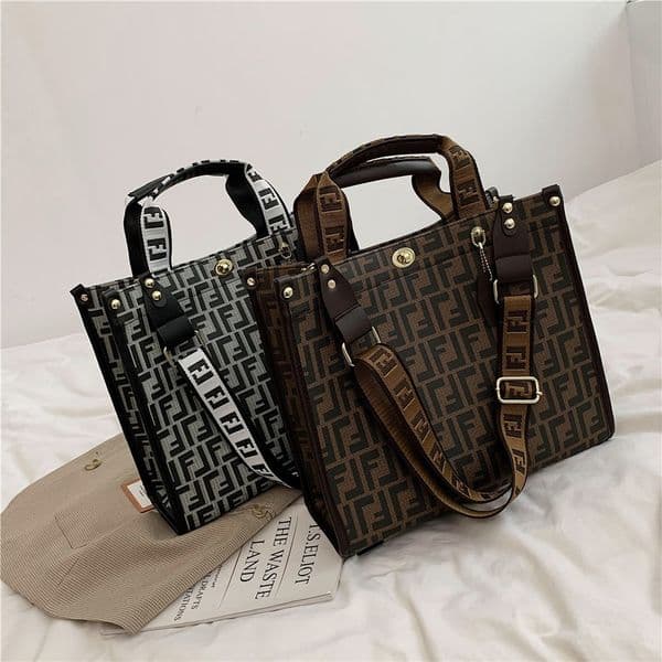 new Free delivery luxury shoulder bag Simple and portable handbag for women's travel lightweight shoulder bag