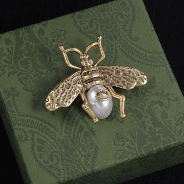 Classic Vintage style Luxury Bee Designer Brooches Crystal Pearl Brooch Pins Anti-Exposure Clothing Suit Bag Scarf Hat Accessories