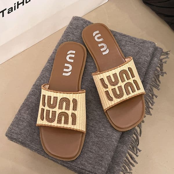 2026 Summer New Fashion Trend Luxury Designer Sandals Outdoor Home Retro Flat Slippers Beach Shoes for Women T260509