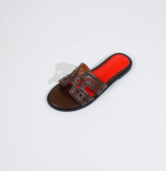 2026 Summer Hot Fashion Casual Trend Designer Sandals Outdoor Home Classic Retro Flat Slippers Beach Shoes for Women L260528