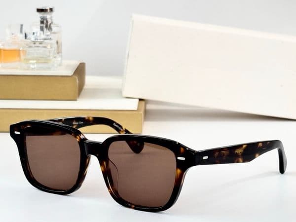 Sunglasses For Men Women Fashion 5562 Summer Designer Stylish High Street Catwalk Style Anti Ultraviolet UV400 Acetate Square Full Frame Glasses Random Box