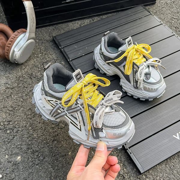 Childrens Thicksoled Sports Shoes Autumn Leather Fashion Girls Running Boys Casual Laceup Soft Sole Kids 260407