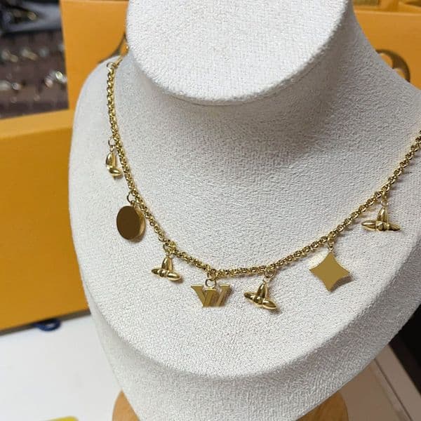 Luxury designer necklace pendant necklace designer for women letter retro popular flower charm plated gold necklaces designer jewelry trendy fashion dd022
