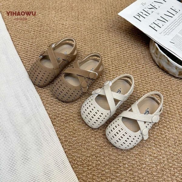 New Korean-style summer childrens shoes for toddlers aged 1-3 years girls princess sandals hollow breathable baby shoes Q260408