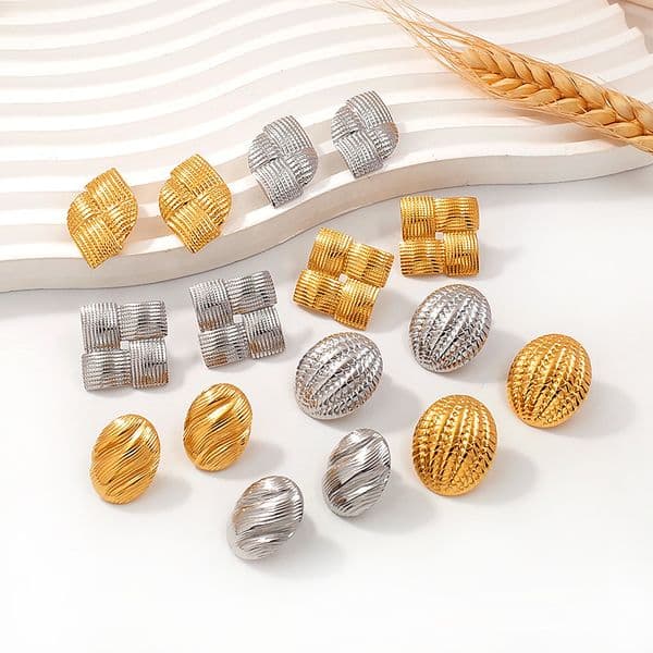 in-stock wholesale titanium steel 18K gold-plated e, light luxury with a high-end feel, oval twisted pattern vintage