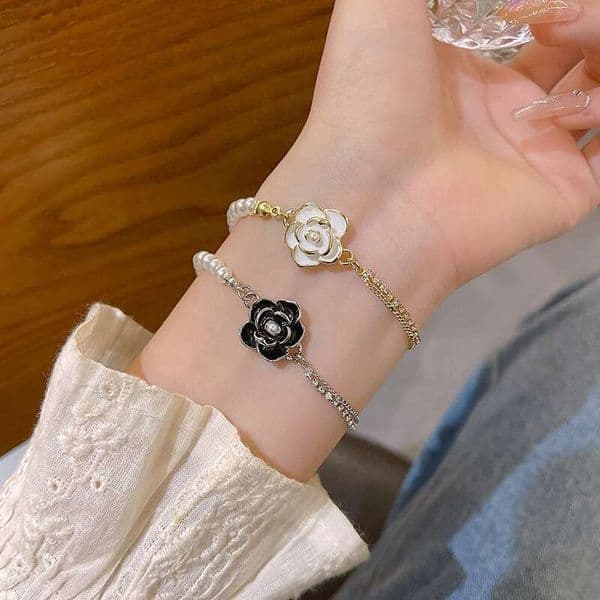 Bracelet Camellia Light Luxury Niche Exquisite End with Adjustable Chain and Cubic Zirconia Accents for Daily Wear Student Friendship High Quality Texture