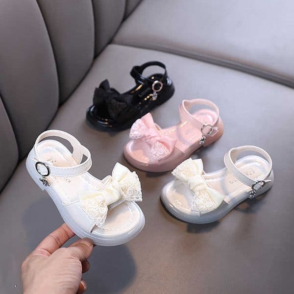 2026 Summer Elegant Cartoon Girl Princess Baby Student Small Medium and Large Childrens Diamond Dance Performance Leather Shoes Sandals Q260408