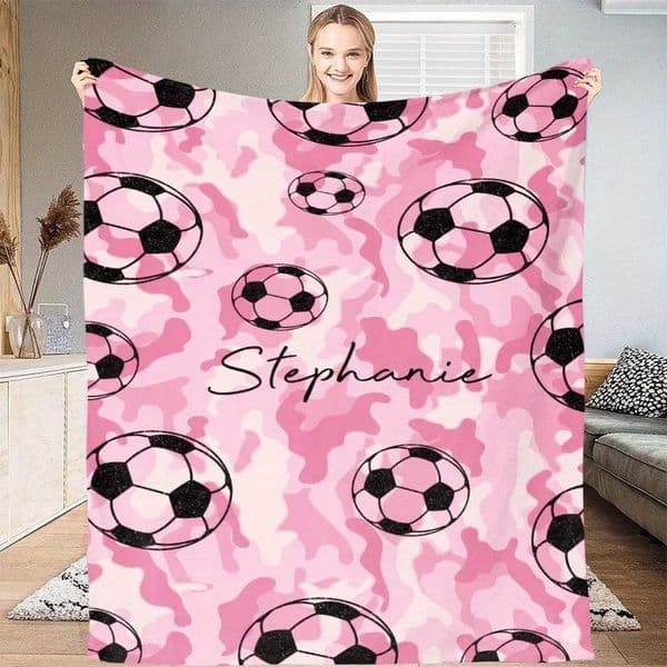 1pc Personalized Custom Name Pink Football Flannel Blanket All Seasons for Bed Sofa Office Outdoor Camping Birthday Holiday Gift 260407BJ