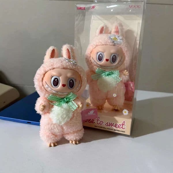 Doll Guangzhou Highquality Sweetheart Series Labubu Gift Vinyl Doll First Generation Plush Pendant