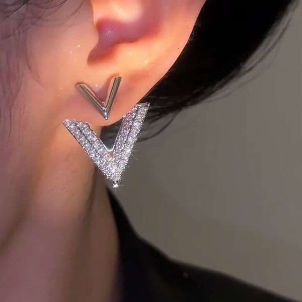 S925 Silver Needle V Letter Earrings Women Detachable Round Face Slimming High End Temperament Luxury Style Dangle Earrings Jewelry