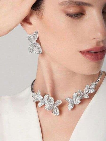 Bestseller Four-Leaf Rhinestone Petal Necklace And Earrings Two-Piece Bridal Accessory Versatile Floral Jewelry Set