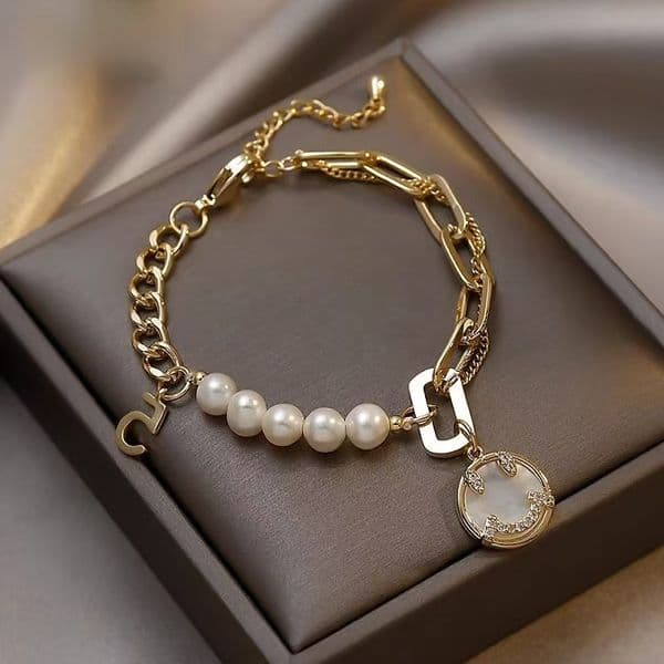 Designer smiling Baroque natural pearl bracelet - Geometric style, versatile and fade-resistant jewelry with box