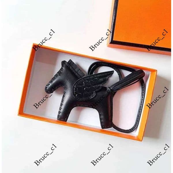 Swift Sheepskin Horse Bag Charm Keychains Paddock Keyring Real Leather Nano Pegasus Pendant Wing Flying Ornament112