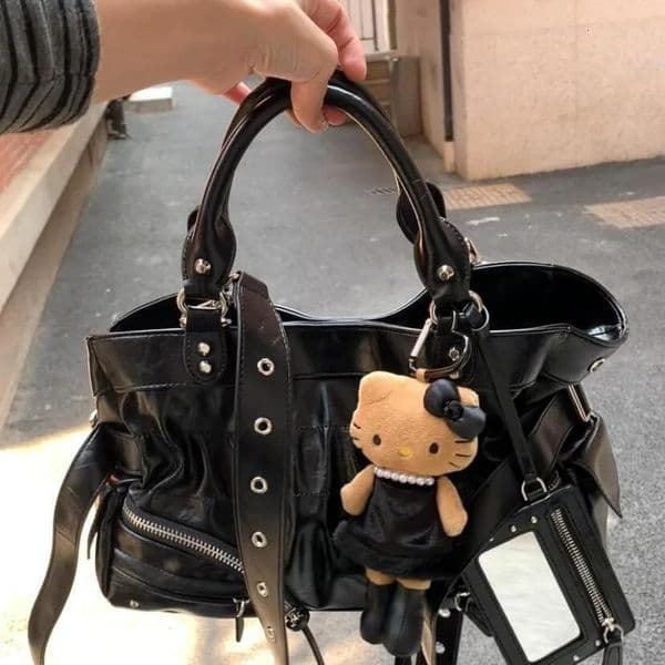 Fashion Retro Girl Rivet Motorcycle Bag Niche High-end Texture Womens Commuting Punk One-shoulder Crossbody Bag 260409BJ