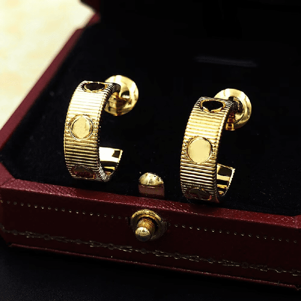 European and American fashion C-letter LOVE screw titanium steel luxury retro designer C-shaped earrings with box.