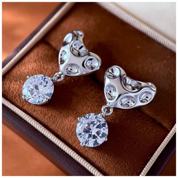 Designer Earrings Designer Earrings Women Irregular Heart Four Claw Large Zircon Round Diamond Earring Luxury Jewlery Designer for Women Elegant Sparkling