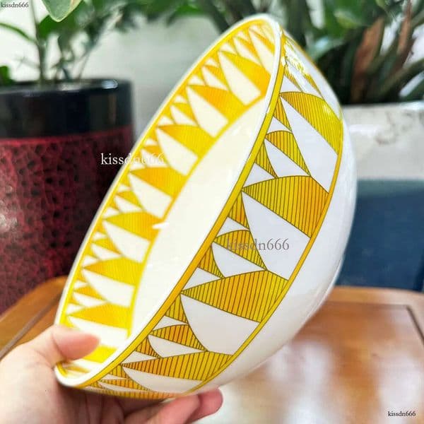 Elegant retro 8-inch ceramic bowl, perfect for special occasions, casual dining, or gift giving, combining classic design with high-end ceramic quality gifts