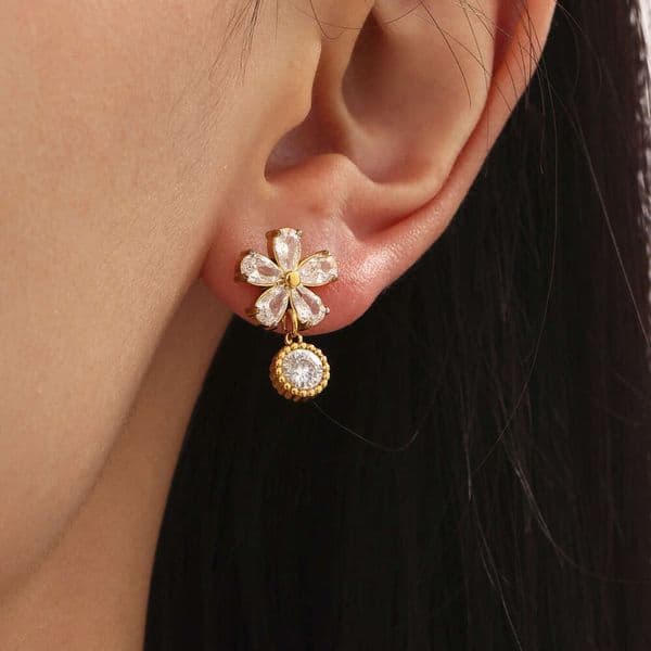 Super Shiny Transparent Diamond Flower Earrings, Stainless Steel Fashion Simple Elegant Women's Stud Earrings Wholesale