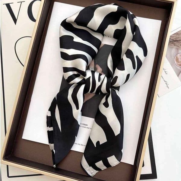 New Literary Fashionable Bandana Imitation Silk 70*70cm Temperament Square Scarves Women Spring/Summer Soft Satin Scarf 26Y0413