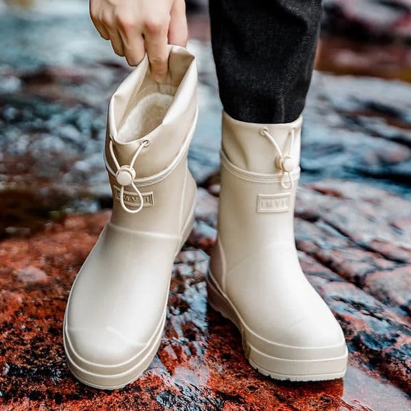 Fashionable Rain Boots for Men and Women Warm and Velvet Rain Boots Couples Outdoor Waterproof and Non-slip Mid-tube Rubber Shoe 260413