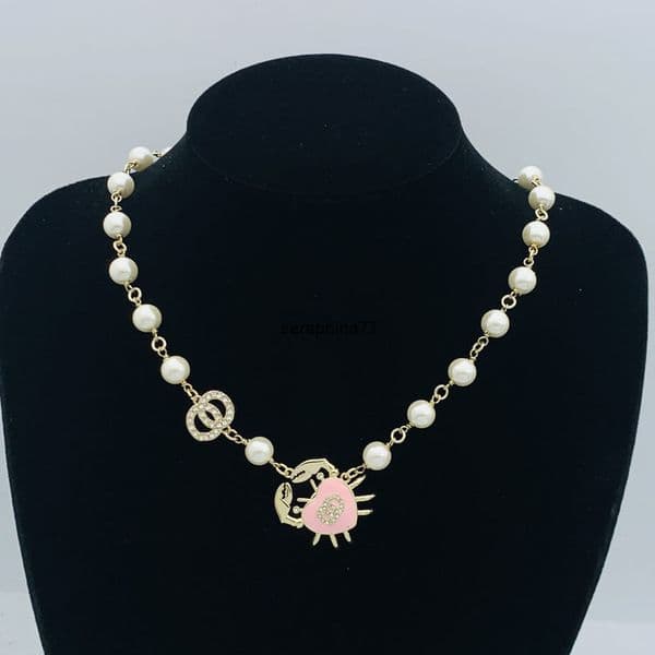Pendant Necklaces Lover Necklace Pearl Choker Necklaces Letter and Crab Pendants Jewelry Crystal Copper Necklaces Chain for Special Occasions and Everyday Wear