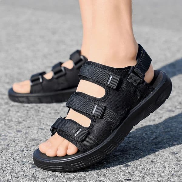 A Pair of Mens Sandals Summer Trendy Sports Outer Wear Non-Slip Wear-Resistant Soft-Soled Driving Cool Beach Shoes for Men 260414