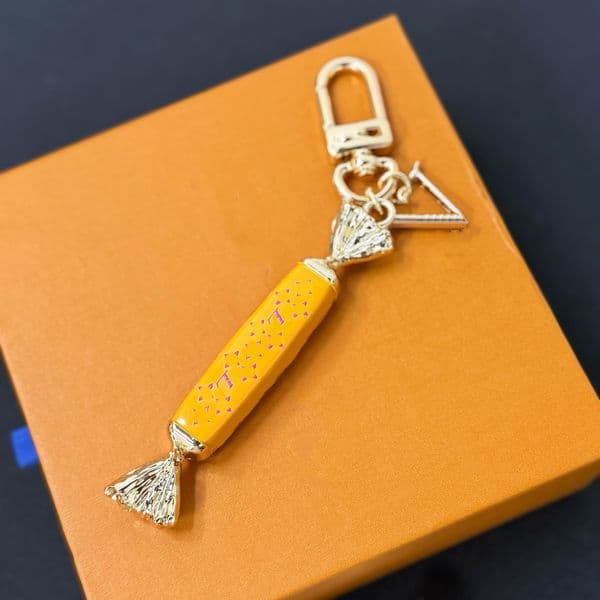 Luxury Candy Key Chain Designer Keychain Handmade Copper Pattern Car Keychains Bag Charms Hanging Decoration Pendant Accessorie