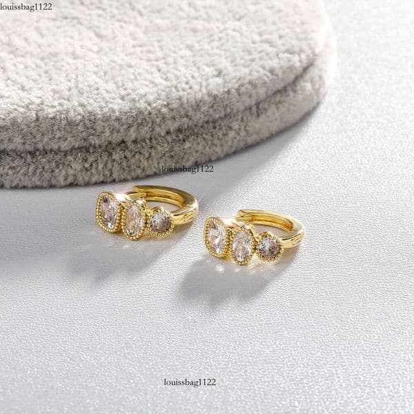 French Retro Gradient Diamond Earrings for Women High-End Elegant Earrings Exquisite and Petite Versatile Ear Jewelry Silver Plated with Real Gold