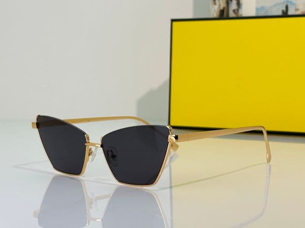 Sunglasses For Men Women Designer 4104 Summer Fashion Avant-Garde Goggles Style Anti-Ultraviolet UV400 Popularity Cateye Half Frame Metal Glasses Random Box