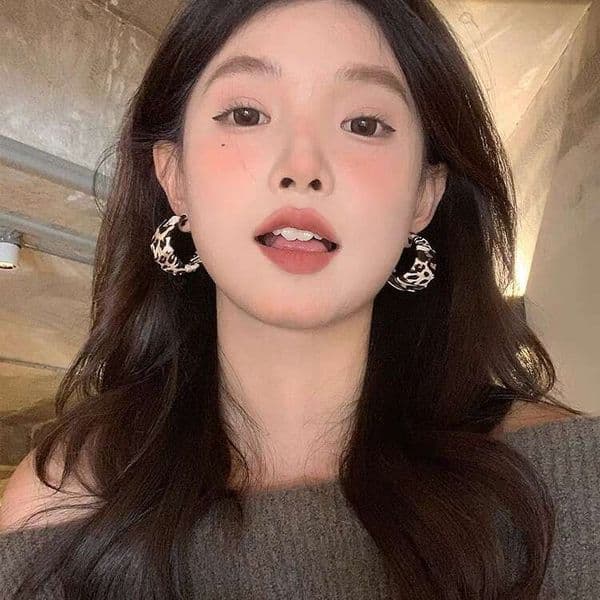 2025 Fall/Winter Unique Leopard Print C-Shaped Earrings, European and American Style, Exaggerated Vintage Earrings for Women, Versatile Ear Accessories that