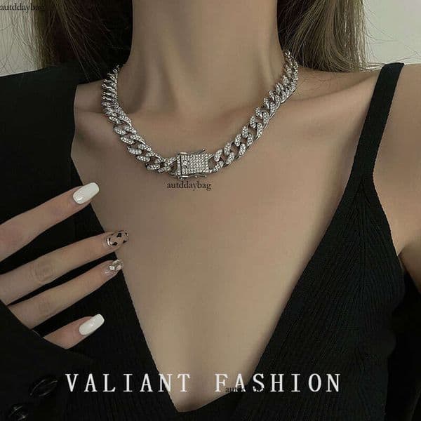 Cuban Necklace Women 2025 New Trendy Ins Hip Hop Light Luxury Niche Design Sense European and American Collarbone Chain Accessories for Men
