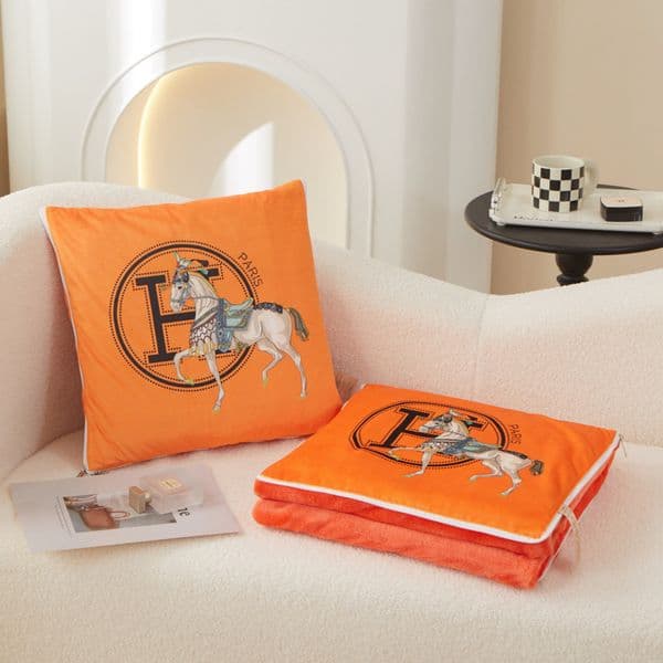 Luxury Designer Blanket And Throw In One Cushion Sofa Durable h Easy To Tidy Up Flannel Blanket Horse Letter Couch Pillow Decorative Free Shipping 88