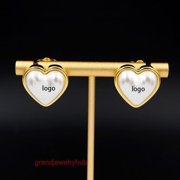 designer earrings lousi lvness Louise lvs earring Gold-plated jewelry V-letter heart-shaped pearl earrings womens heart-shaped pearl earring set