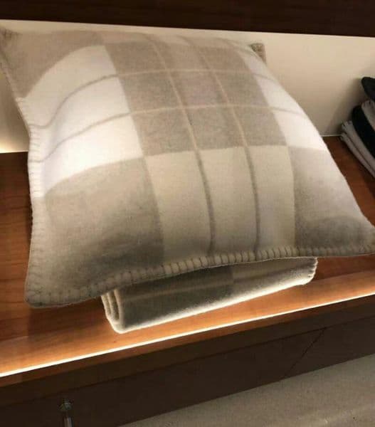 Luxury Designer Fashion Vintage Fleece Pillowcase Letter H Brand European Cover Covers Wool Throw Pillowcases Cushion Blanket Pillow Home Decor Expenses 88 B2