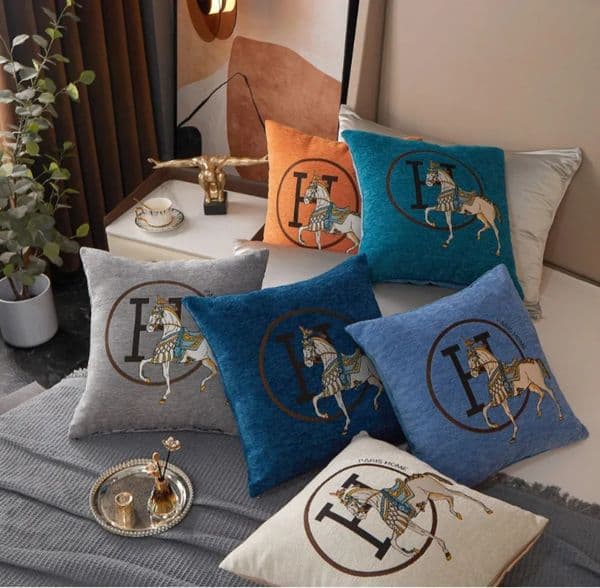 Luxury Designer Designer Decorative Pillow Living Room Sofa Case Embroidered Horse h Cushion Cover Pillowcases Free Shipping 77