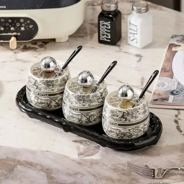 Luxury Designer room Decor Flip Style Salt Jar Seasoning Box Household Moisture Dust Prevention Ceramic Kitchen Storage W250711 Decoration F 8