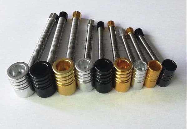 Smoking Pipes Metal creative spring pipe, portable metal hanging chain mouthpiece, direct export pipe