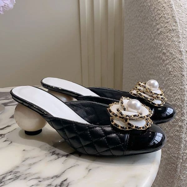 Ladies Camellia Ball Half Slippers Designer Outdoor High Heeled Mueller Shoes Womens Retro Fashion Sandals Sheepskin foot pad Sizes 35 41