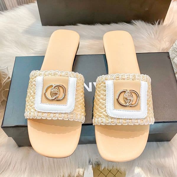 Designer Slippers Sandals Women Slides style Shoes Outdoor Casual Open-toe slippers Breathable Resistant Summer Slippers All black perforated slippers 1010