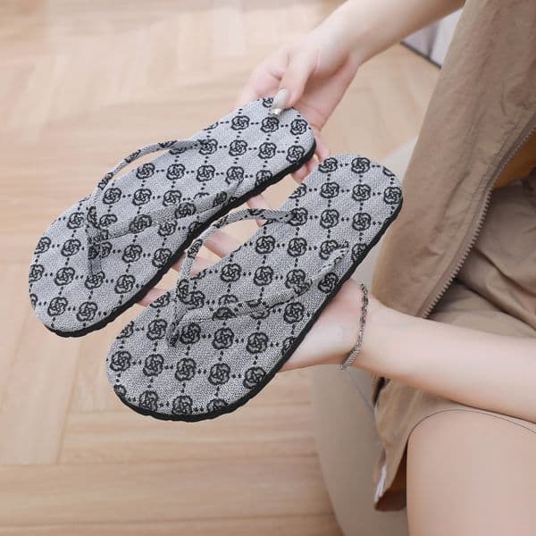 Korean Style Couple Thin Strap Fashion Men And Women Toe Clip Outdoor Flat Thai Travel Beach Sandals Rubber Flip-Flops