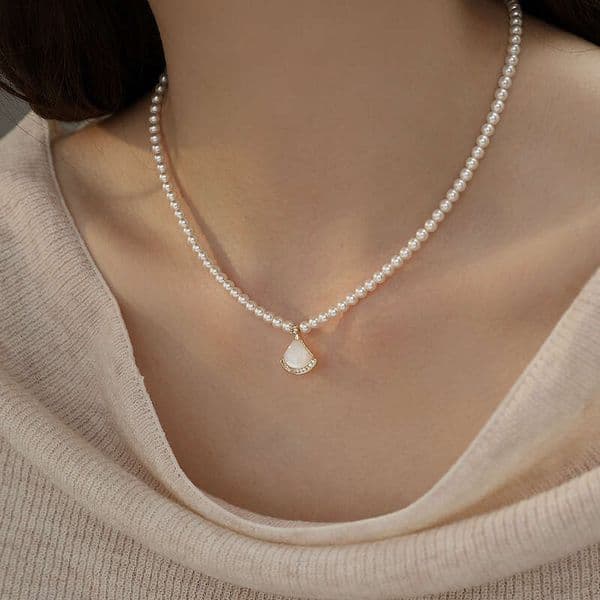 Natural Mother-Of-Pearl Skirt Pendant Pearl Necklace Simple High-End Clavicle Chain Light Luxury Niche Beaded Choker Jewelry