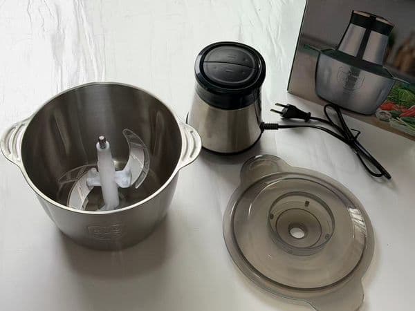 Durable Kitchen Tool Portable Electric Meat Grinders with Precision Cutters