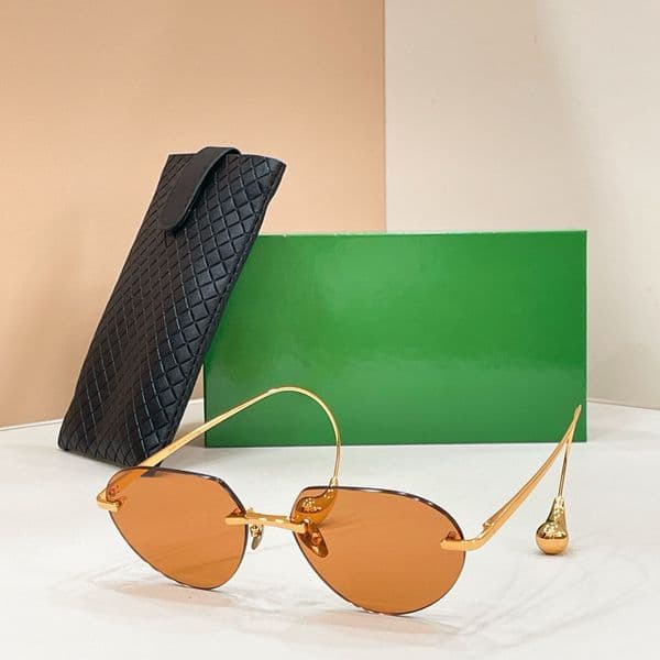 Luxury Designers Womens Sunglasses For Women Men Sun Glasses Mens 1677 Designer Fashion Style Protects Eyes Random Box