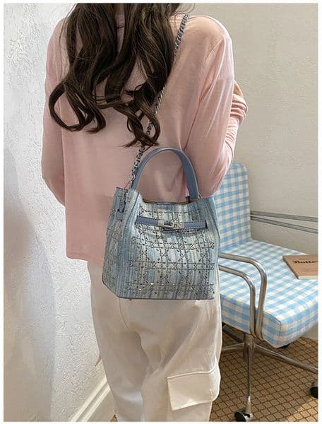 Large Capacity Crossbody Bucket Bag with Diamond Chain Design Handbag