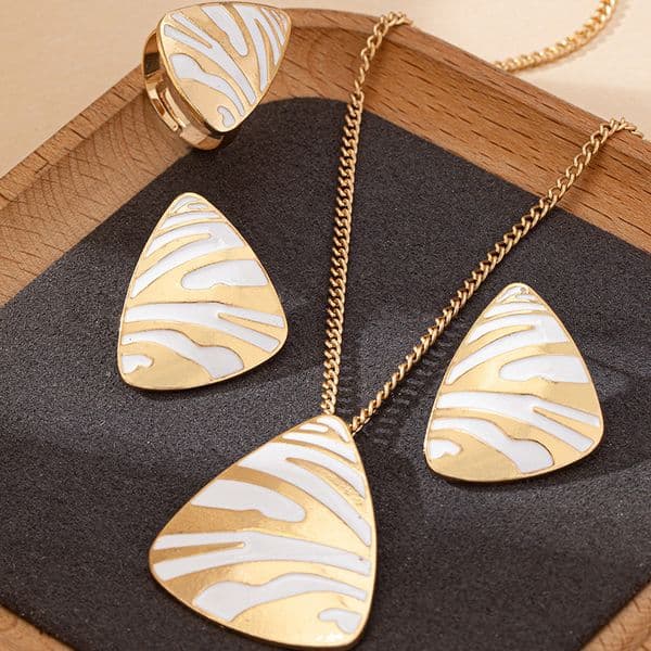 Chic Elegant Jewelry New European and American Enamel Geometric Triangle Jewelry Set, Fashionable Necklace, Earrings, Creative Gift for World Cup Football